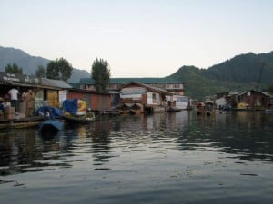 The highway in Dal Lake