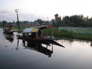 Shikara salesman and tourist