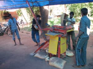 Making compressed stabilized earth blocks