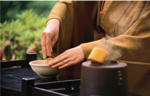 Zen-tea-picking Image crushing tea leaves