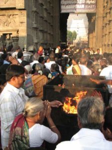 OM ARUNACHALA: Tiruvannamalai—a pilgrimage place for millions in India 15 Pilgrims worshiping at Shiva temple in Tiruvannamalai during Pongal