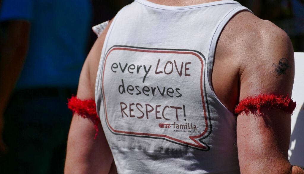 PRIDE PARADE The colours of an apology2