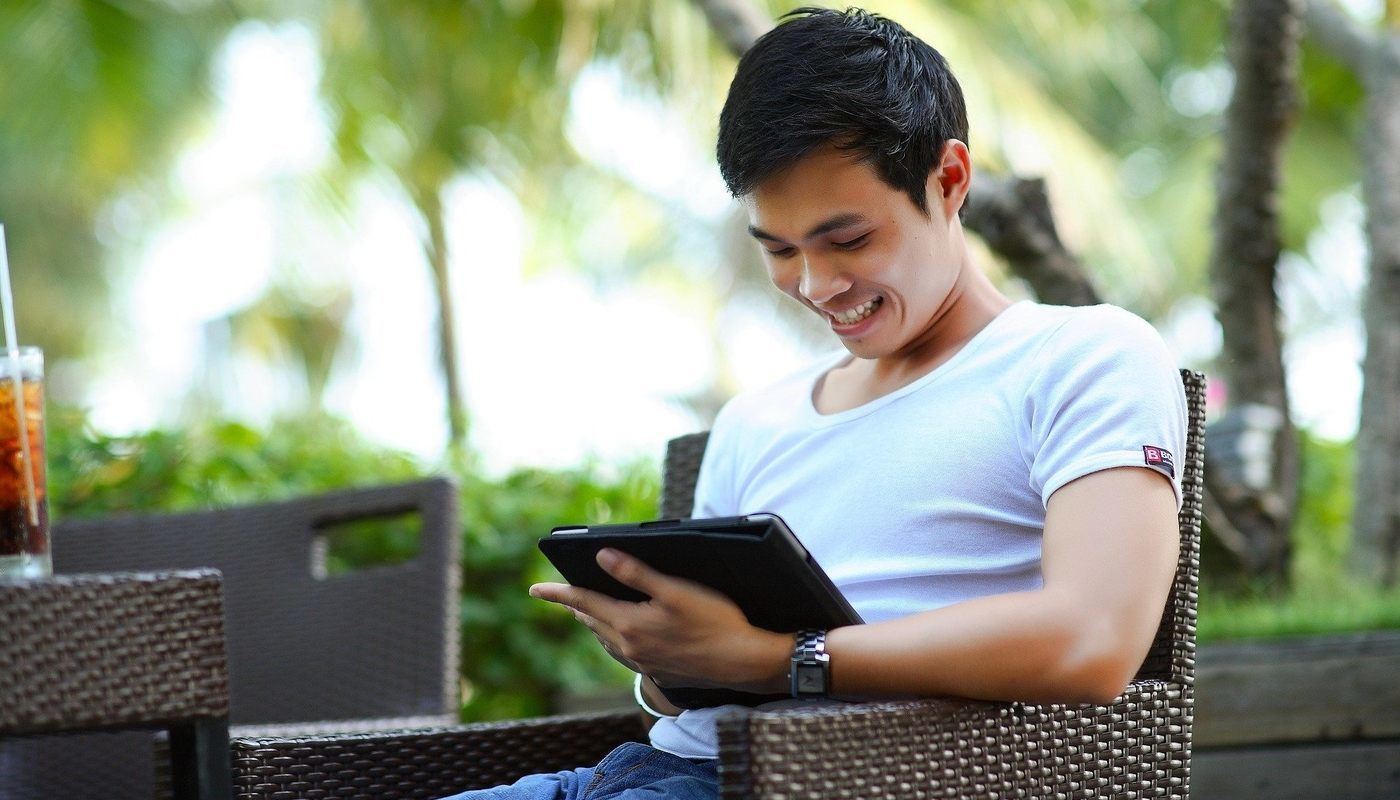 THE ART OF GLOBAL COMMUNICATION: 3 easy ways to stay connected 15 boy video chatting