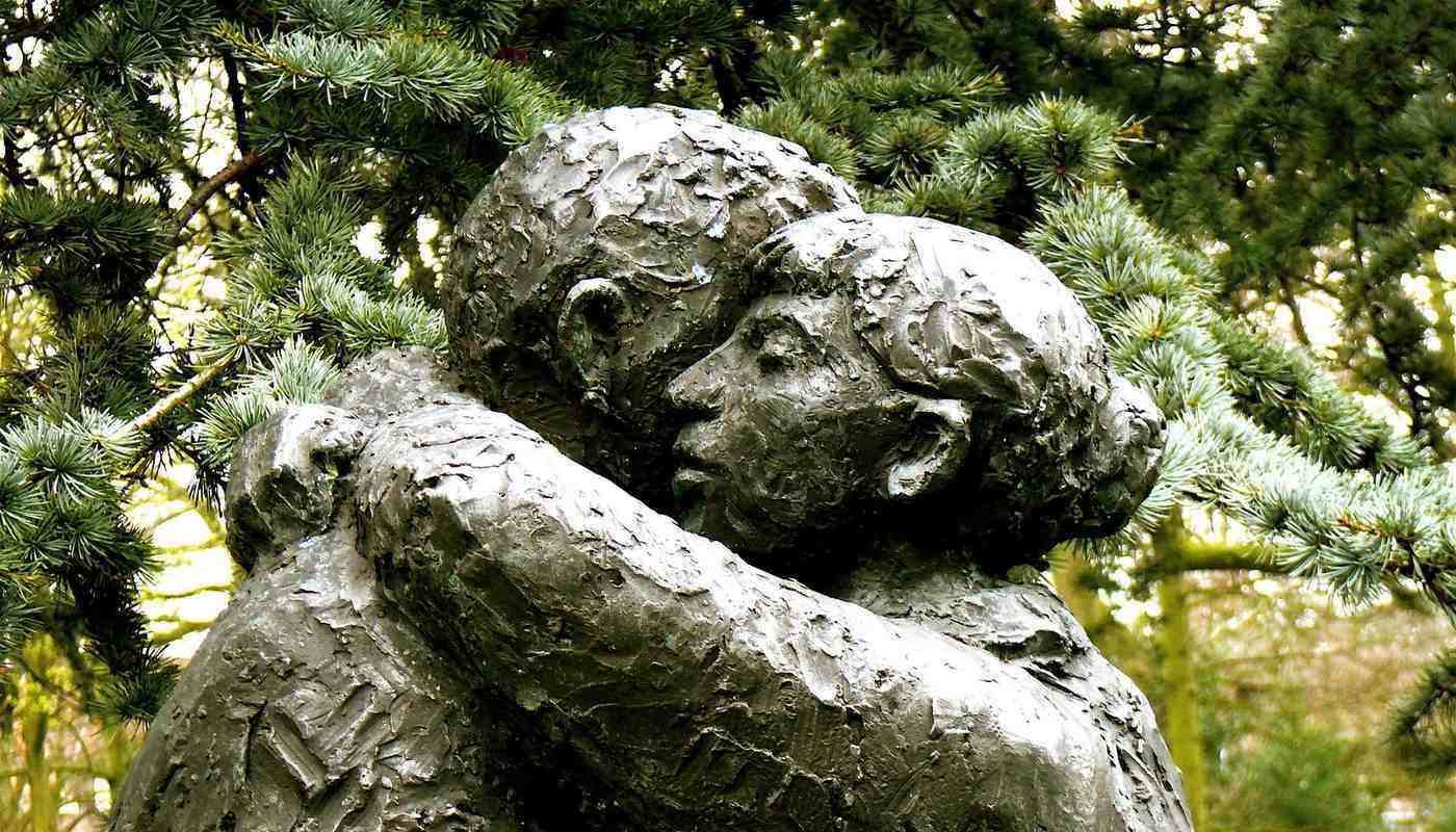 THE HEALING POWER OF FORGIVENESS: Practicing forgiveness transforms your life 16 statue of woman and man hugging